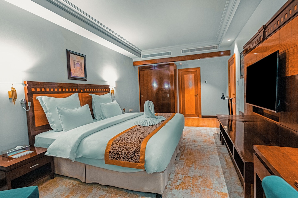 Executive, Suite, King Bed, City View