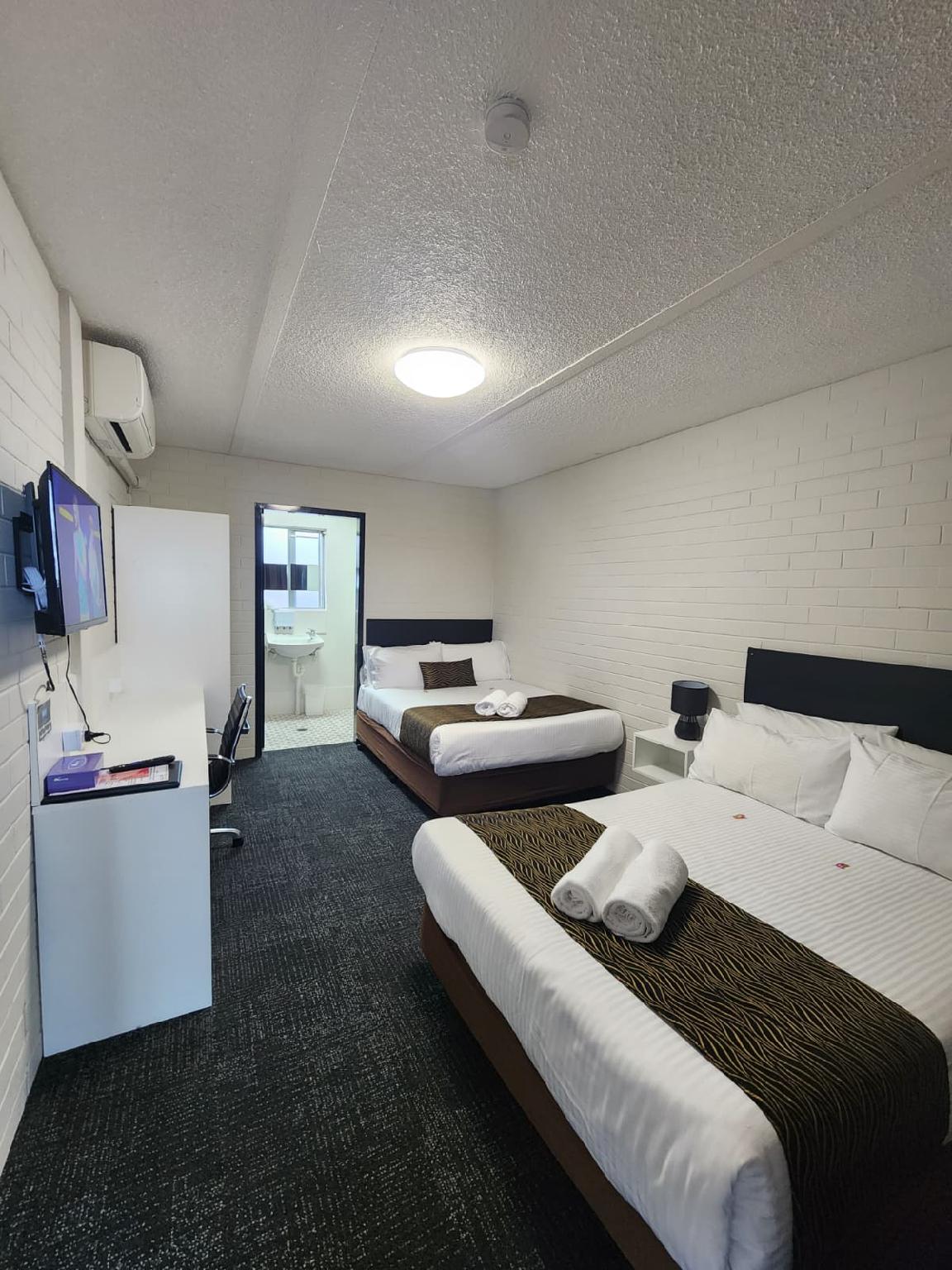 غرفة عائلية، Crest Motor Inn 2/2