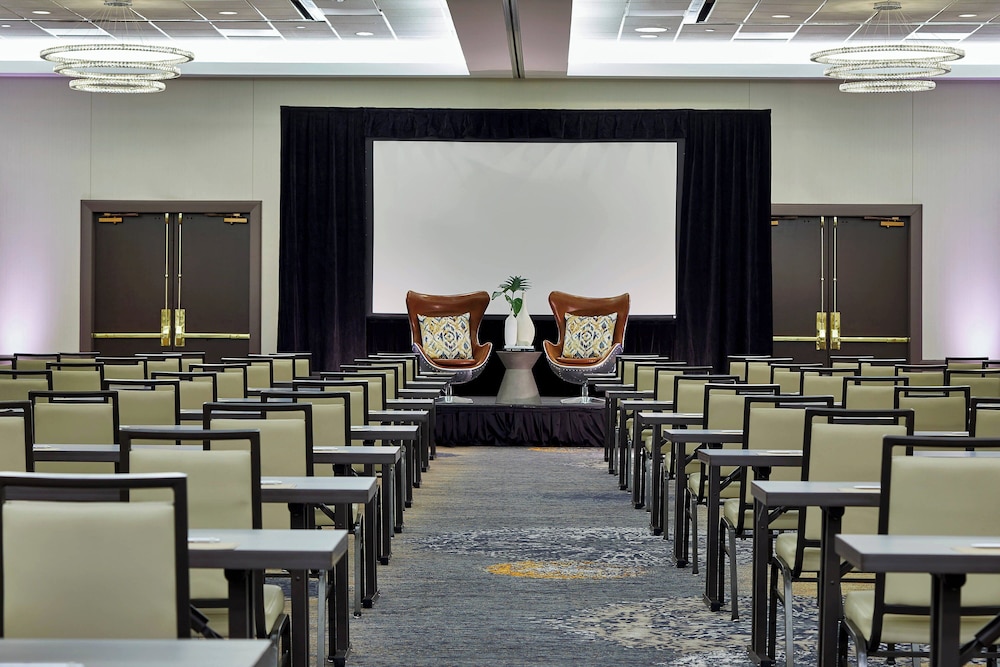 Renaissance Chicago Glenview Suites Hotel 66/72