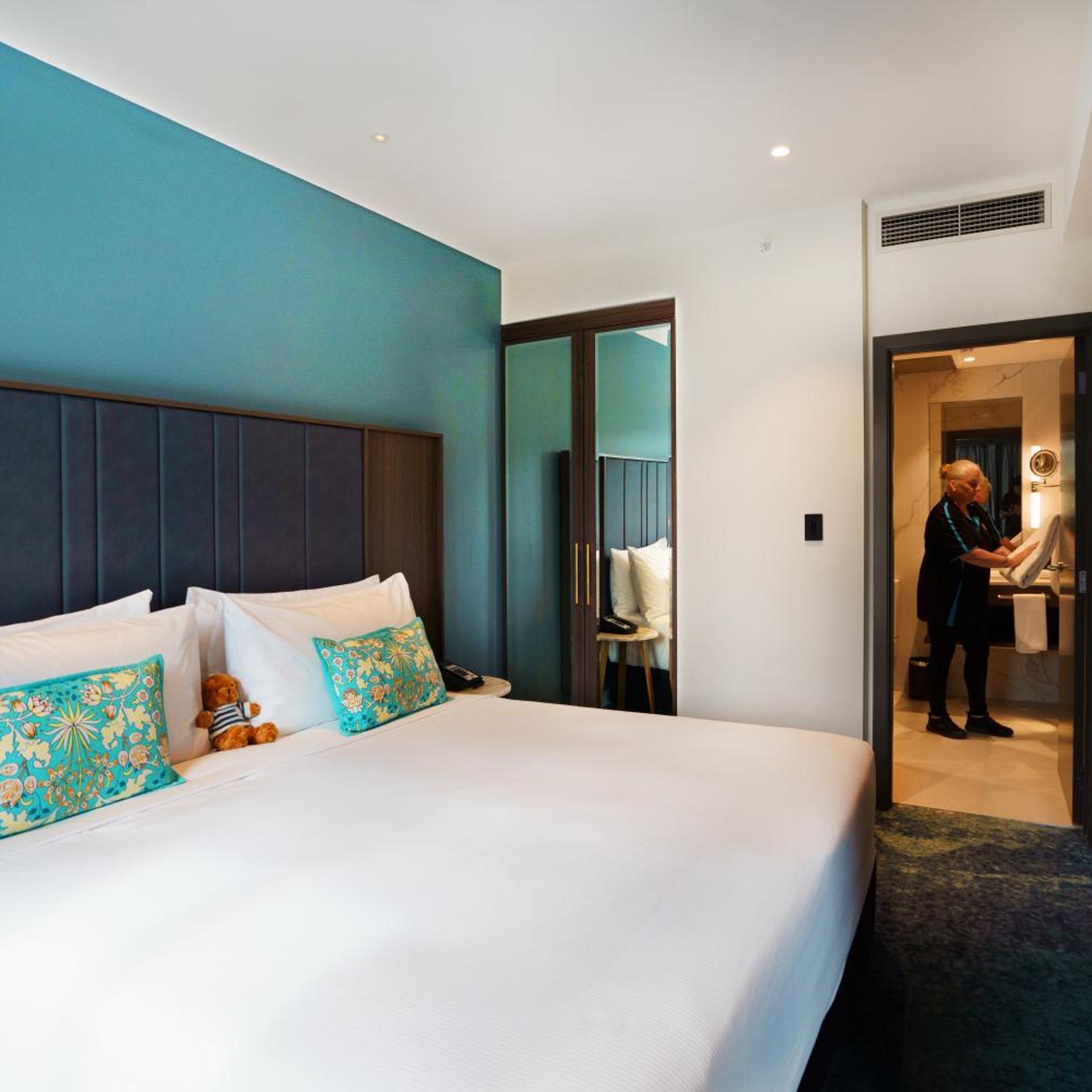 1 BEDROOM, DELUXE, SUITE, KING BED, RIVER VIEW