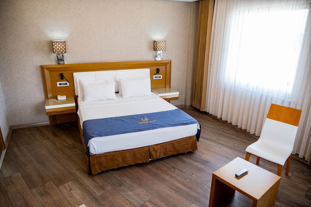 Selcuk Hotel Sems I Tebrizi 33/93