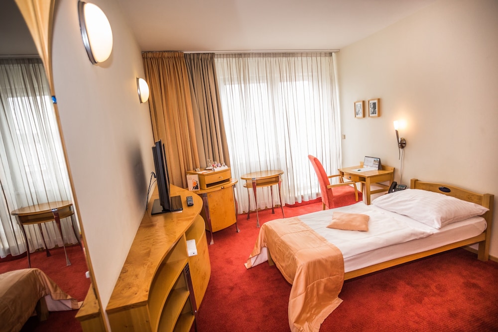 Hotel SET 22/68