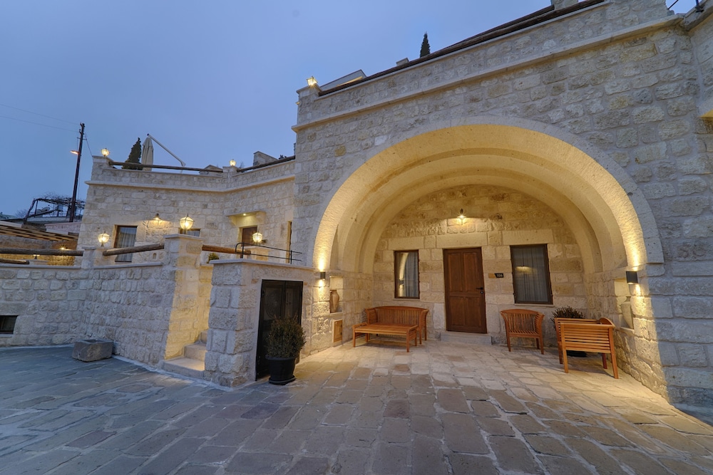 Solem Cave Suites 27/56