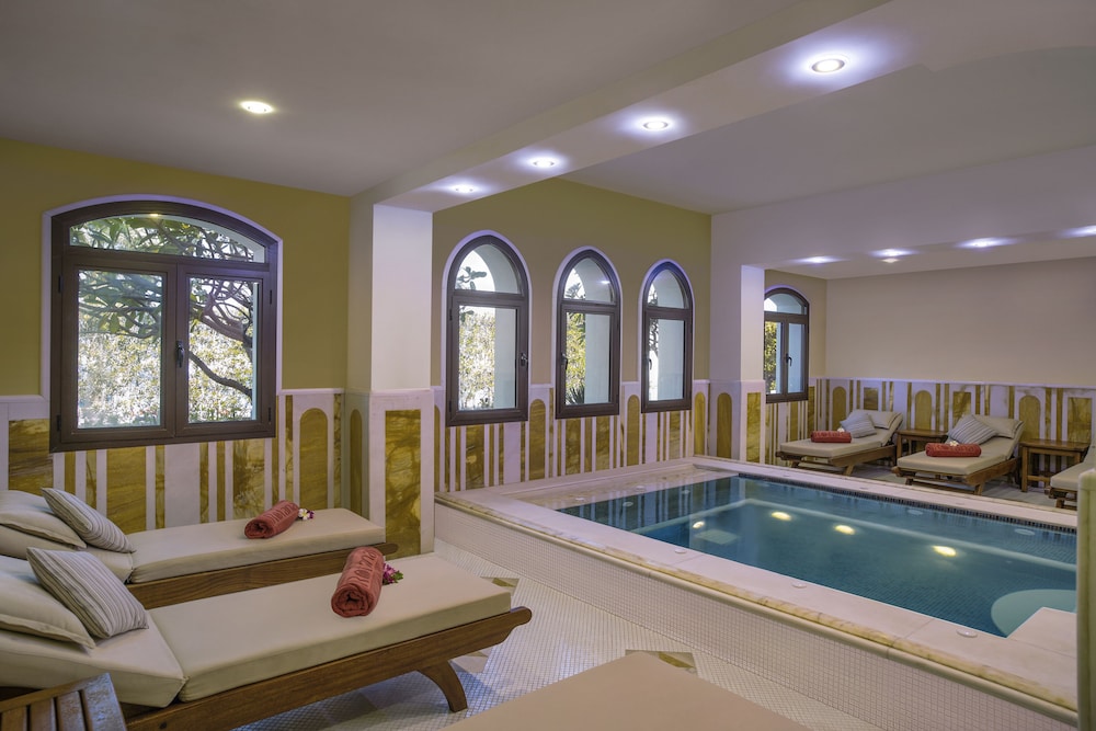 swimming pool spa