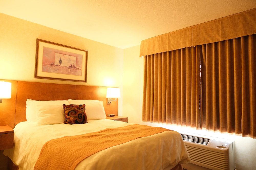 Rosslyn Inn & Suites, SureStay Collection by Best Western 7/48