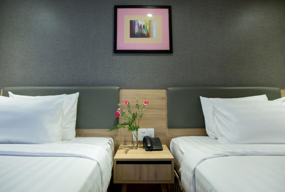 Avanti Hotel 16/38