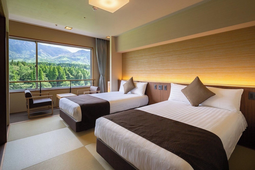 Japanese, Twin Beds