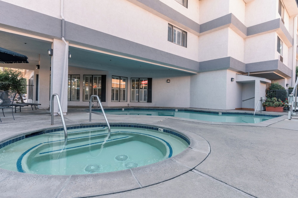 Governors Inn Hotel 44/77