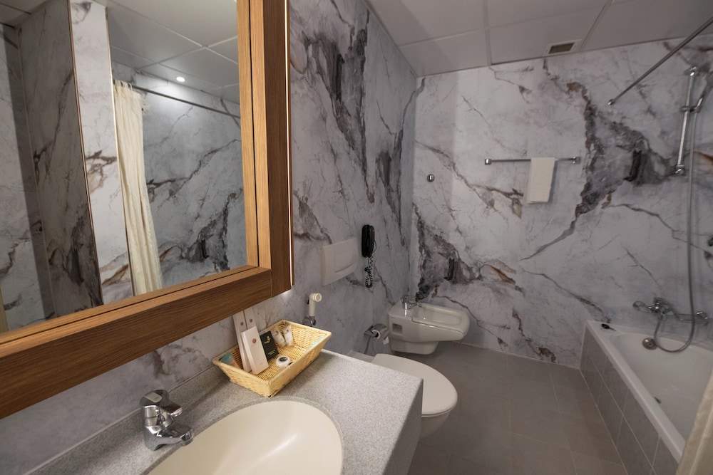 Ramee Guestline Hotel 62/63
