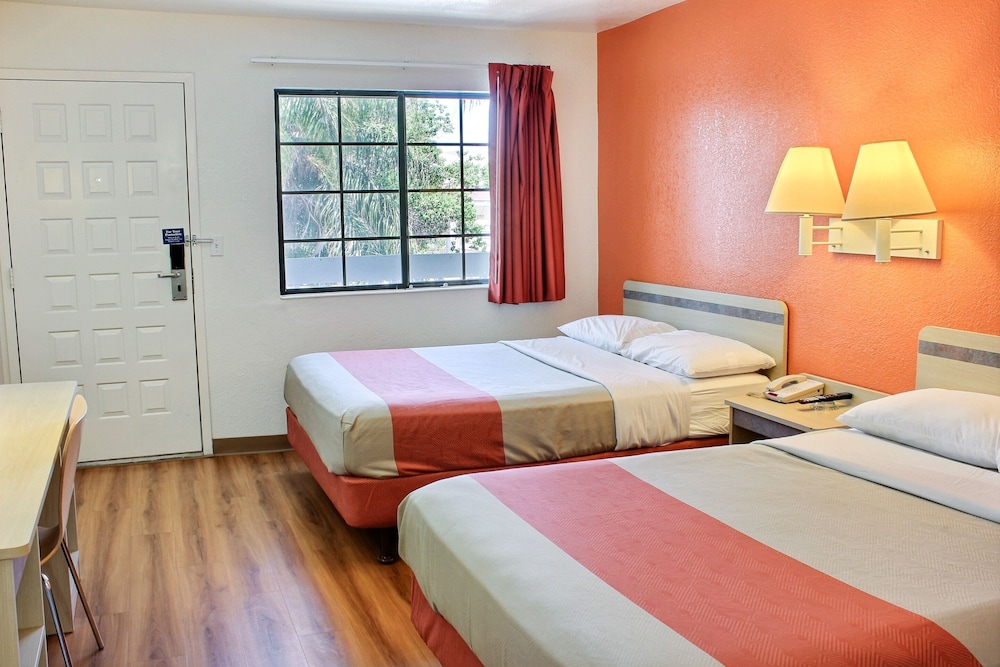 Motel6 Coalinga, CA - East 20/45
