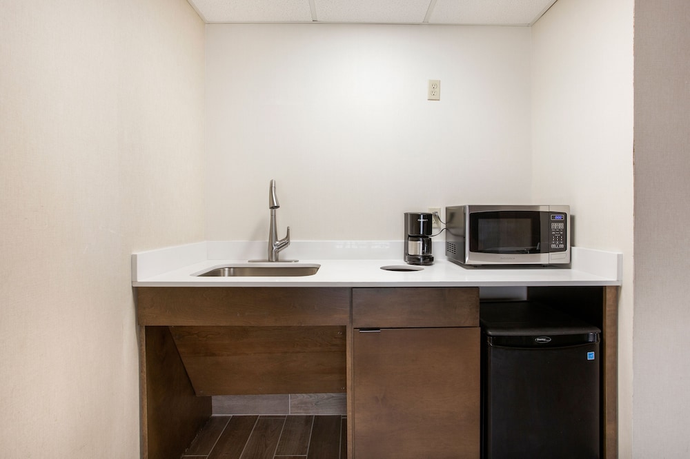 Americana Hotel Oceanfront 54/68