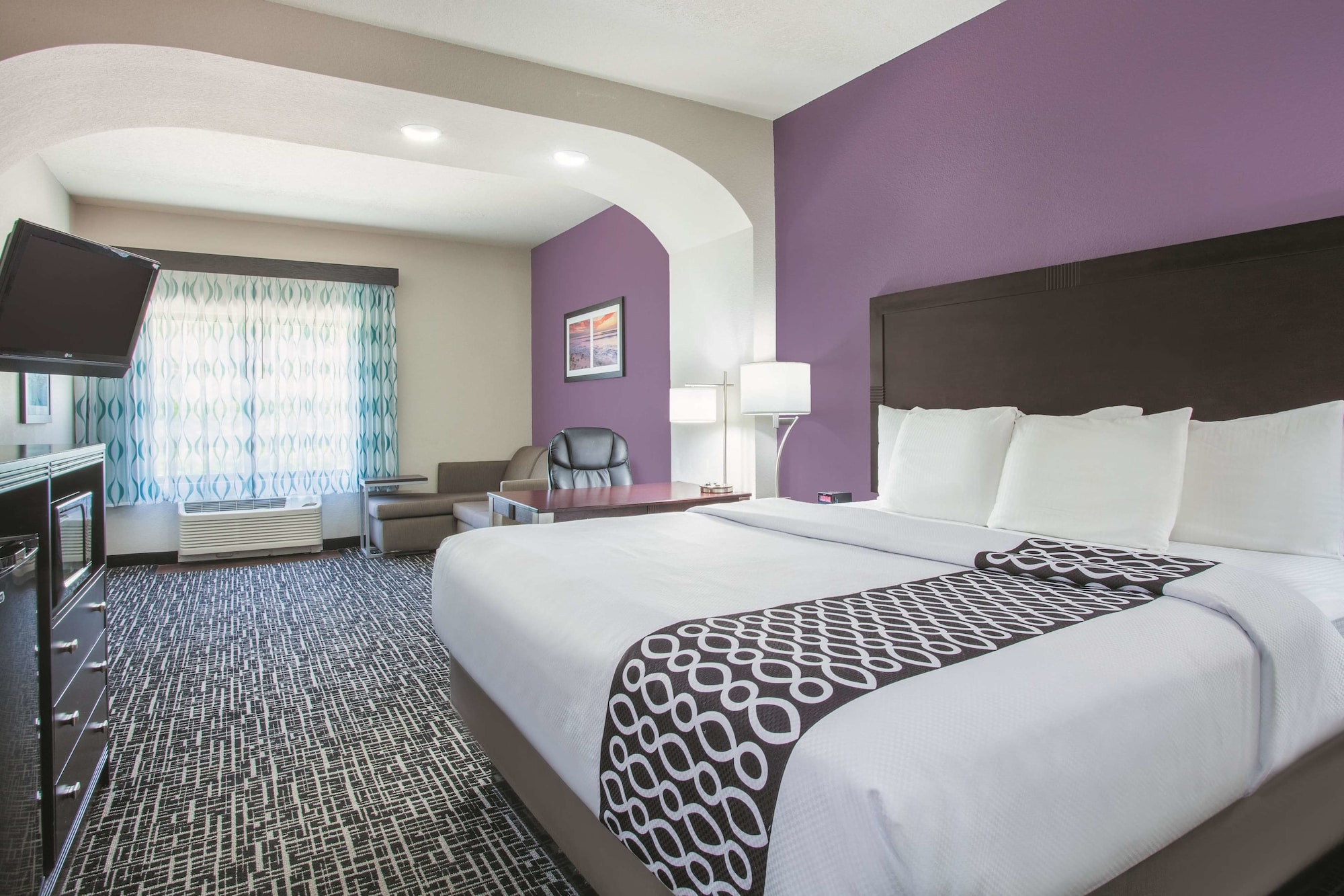 DELUXE, SUITE, KING BED
