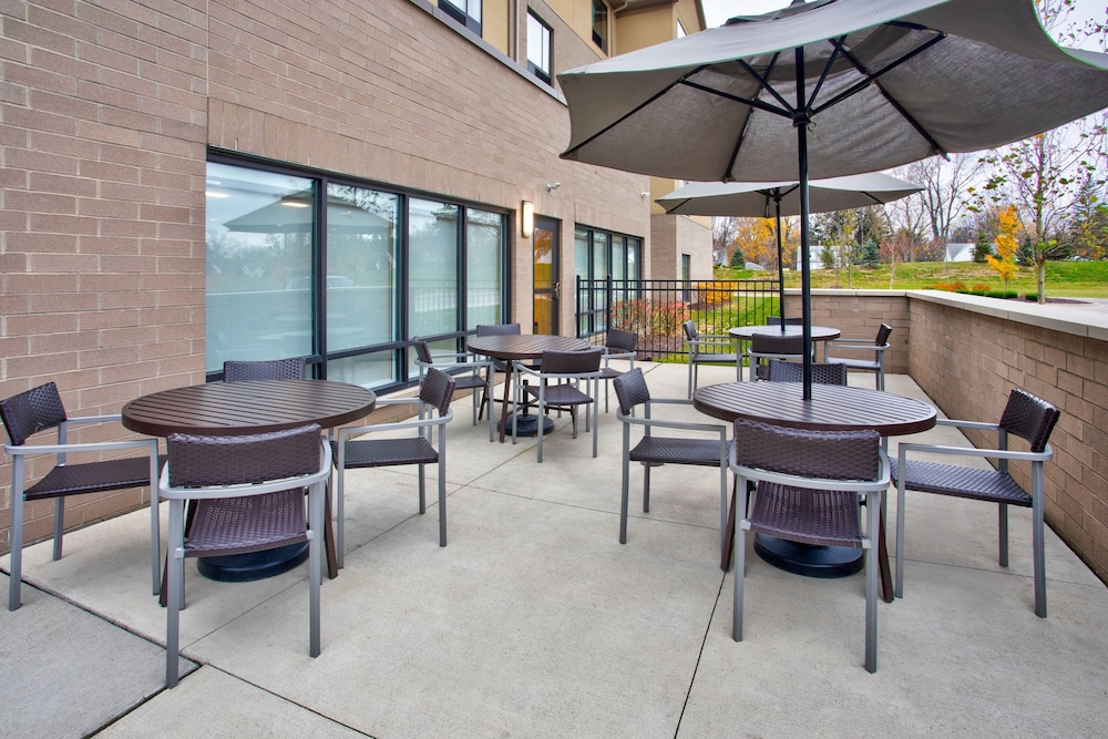TownePlace Suites Detroit Belleville 34/50