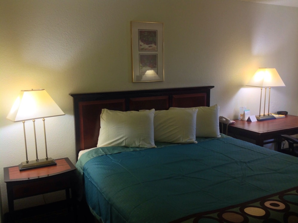 Super 8 by Wyndham Augusta/Ft Eisenhower Area GA 13/19