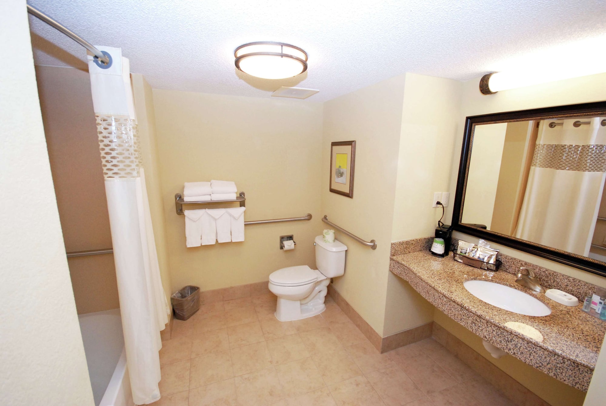 STUDIO, KING BED, ACCESSIBLE