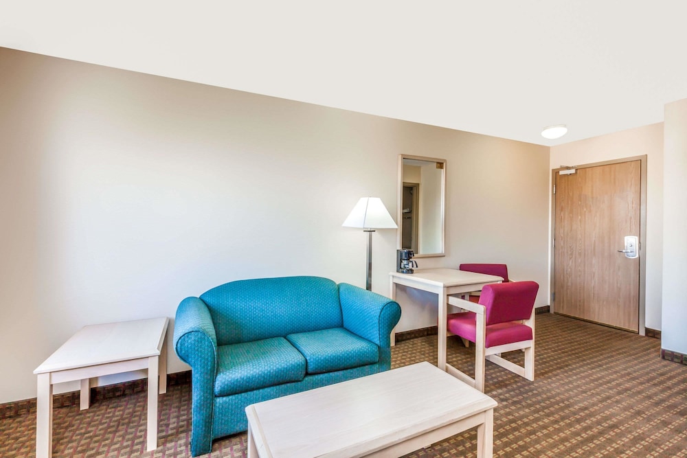 Super 8 by Wyndham Liverpool/Clay/Syracuse Area 16/21
