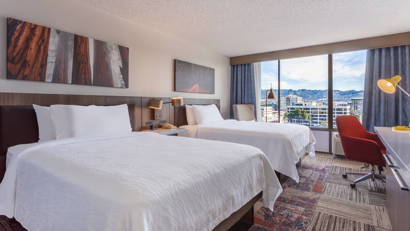 Deluxe, 2 Queen Beds, Bay View, Sofa
