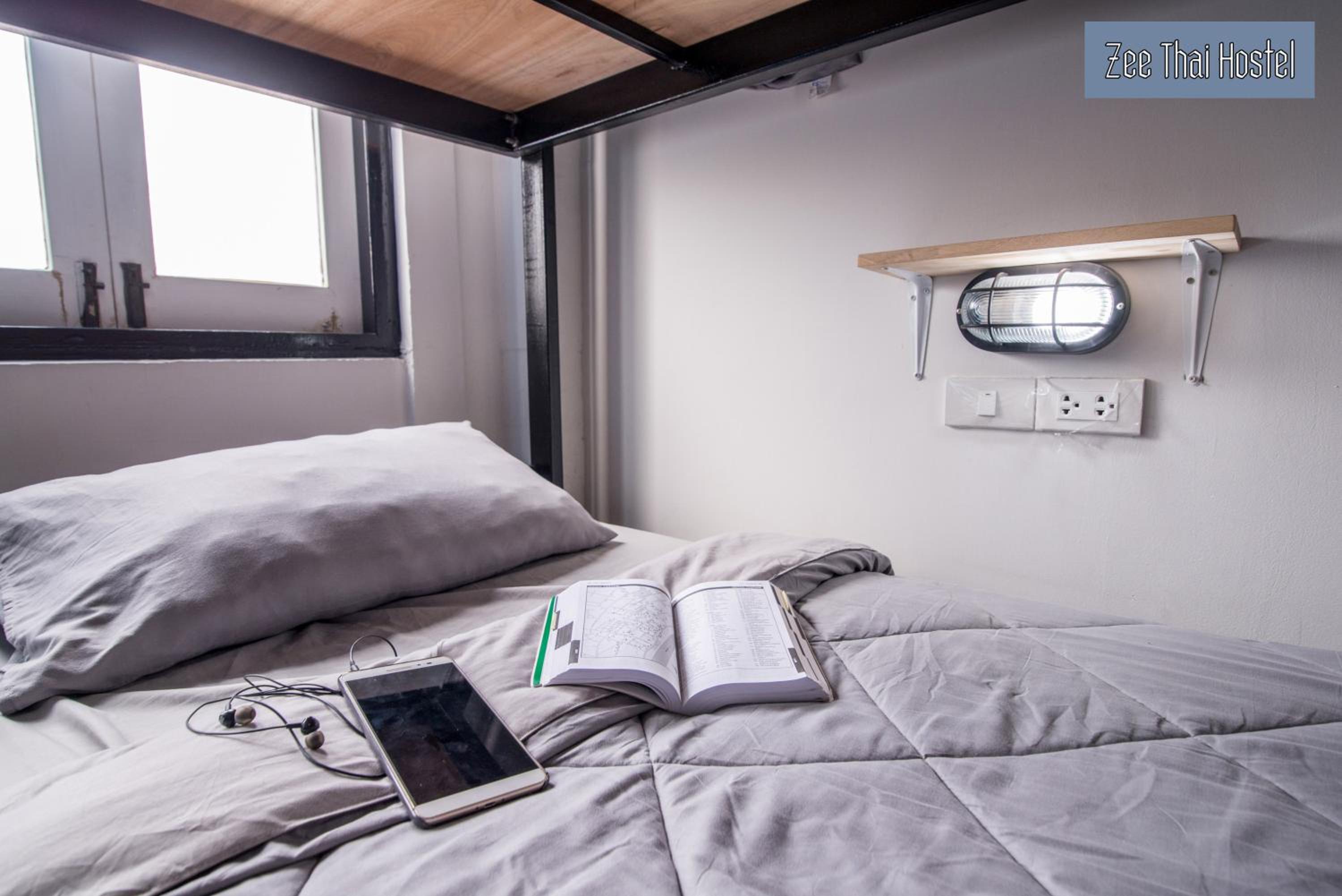 Female Dorm, 8 People