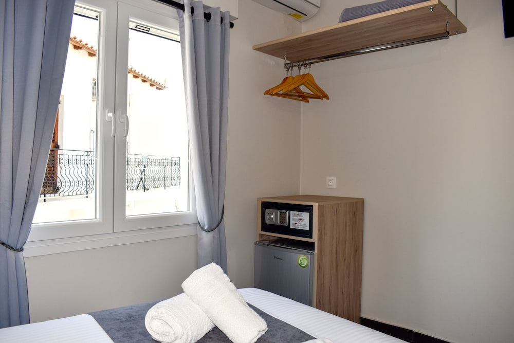 DELUXE, DOUBLE BED, CITY VIEW