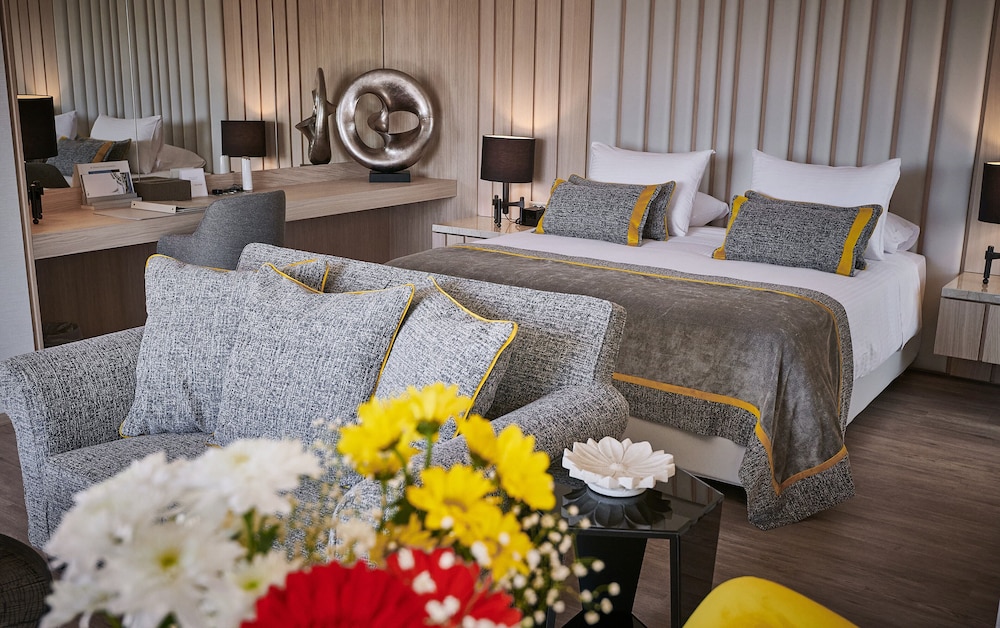Divine, Suite, King Bed, Terrace