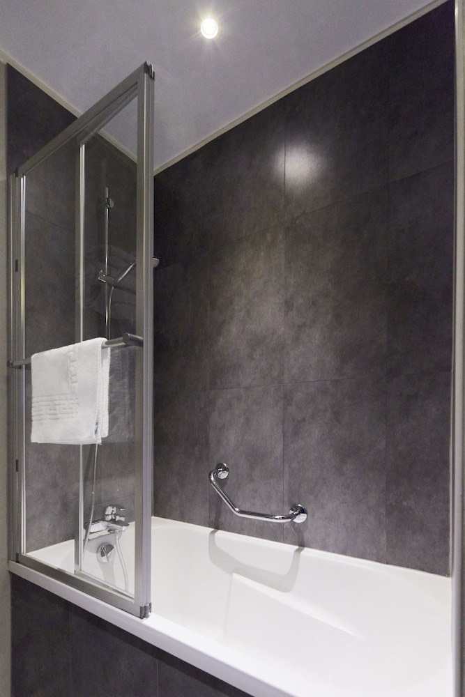Hotel Paris Villette 44/45