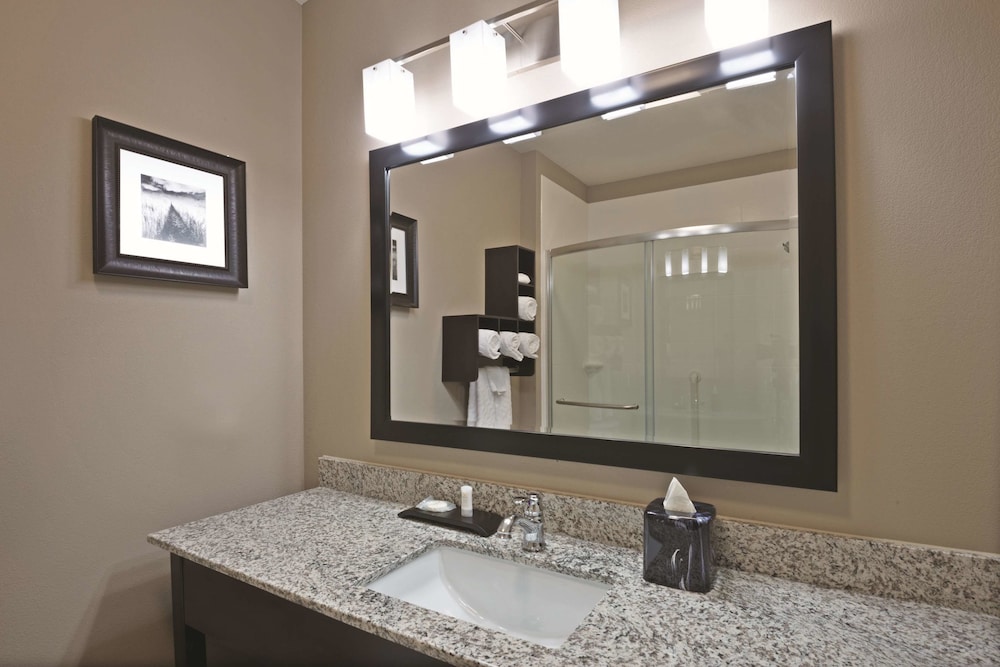 La Quinta Inn Suites Paducah 22/58