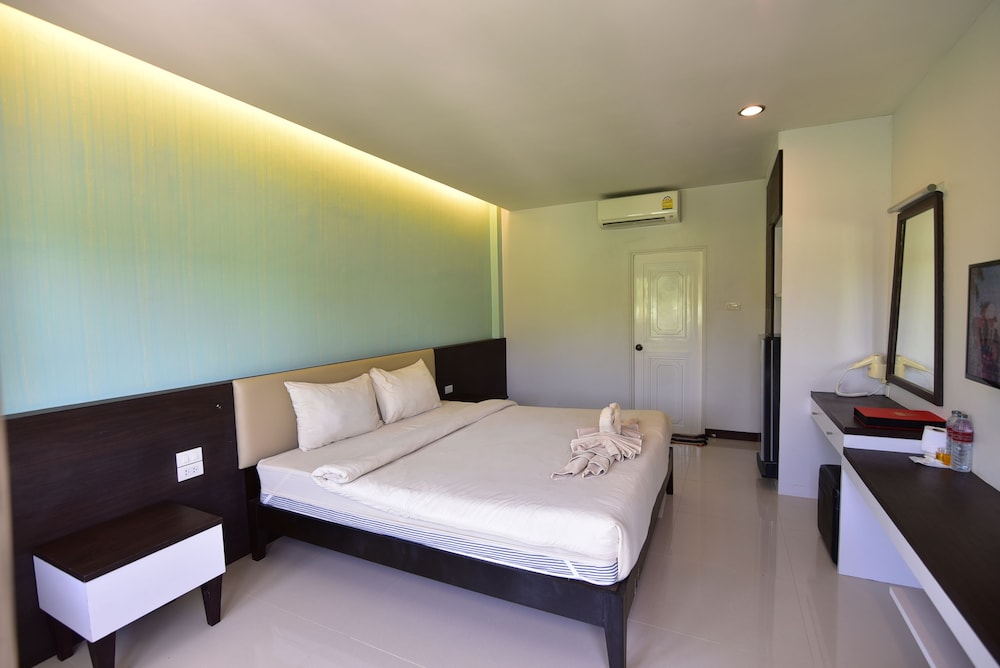 Varin Beach Resort 38/75