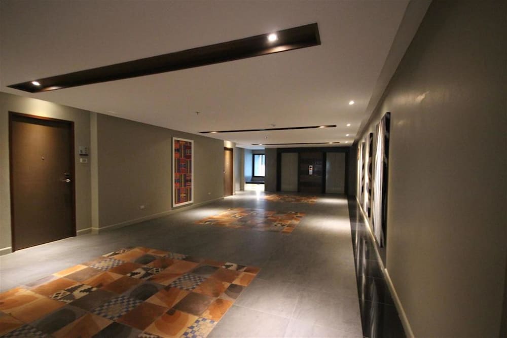 Season Five Hotel 36/53