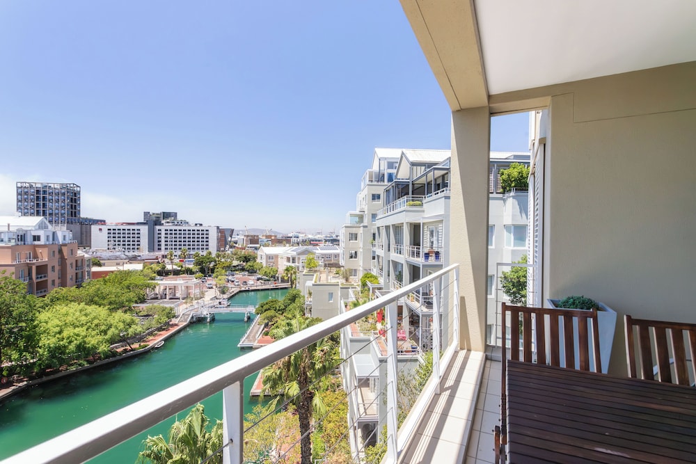 Mountain Marina Luxury Apartments 41/50