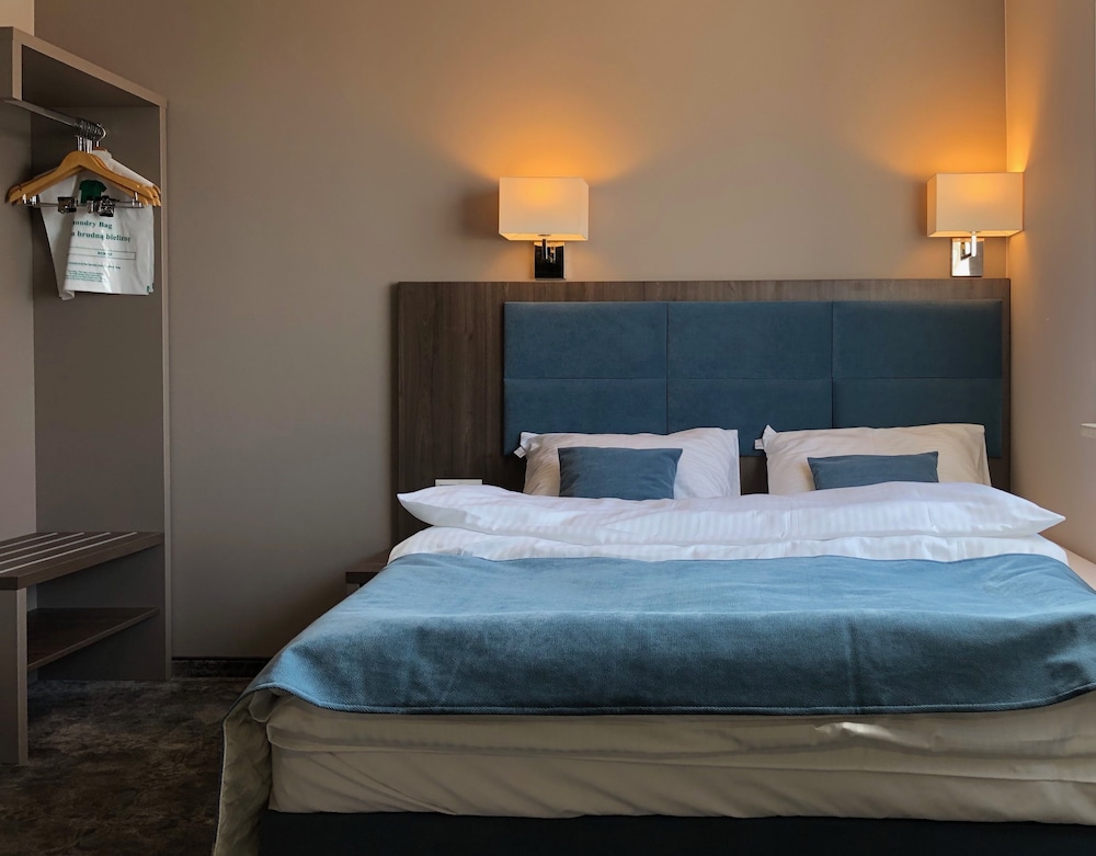Hotel Sleep 18/70