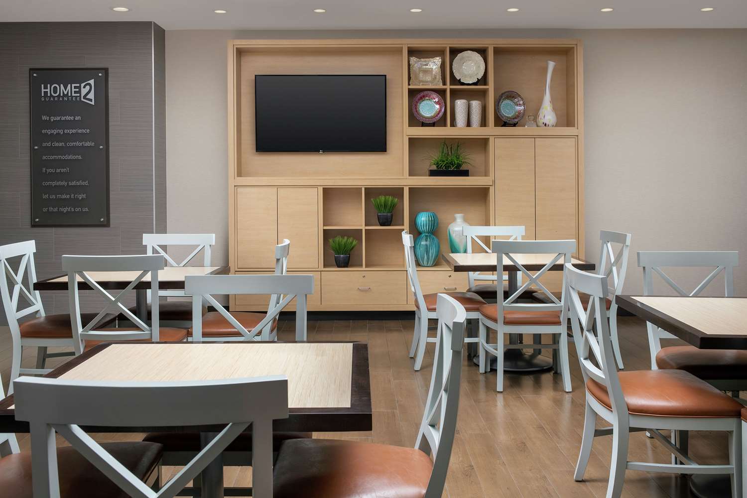 Home2 Suites by Hilton Lake City (Ex Red Roof Inn) 17/18