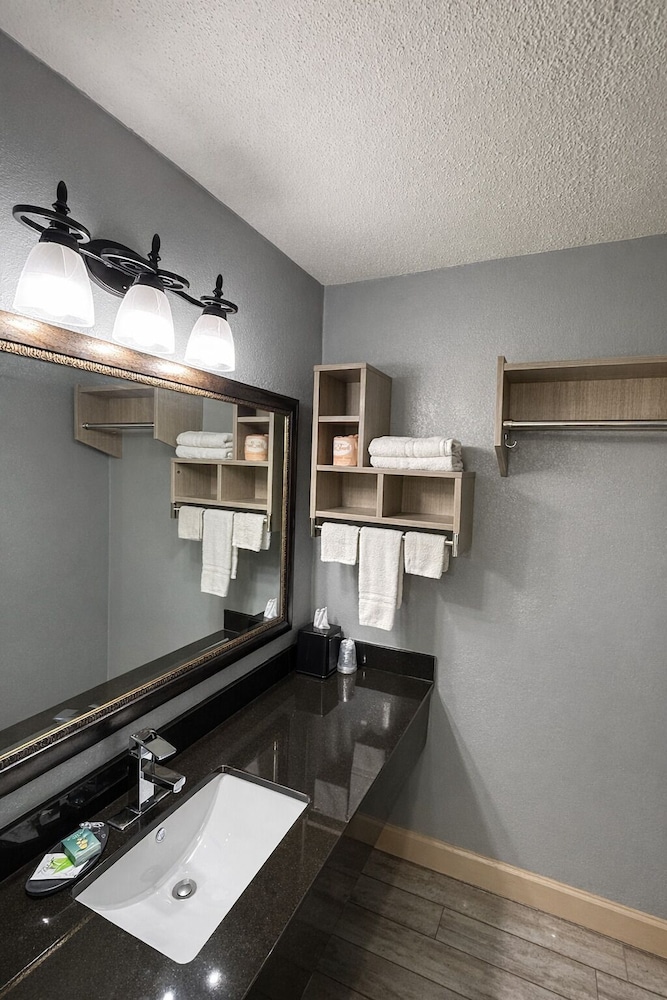 Milan Inn Suites 30/31