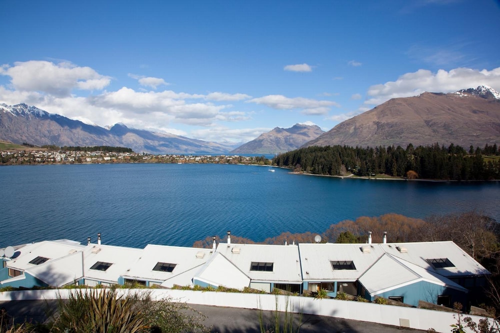 SPINNAKER BAY APARTMENTS 53/68