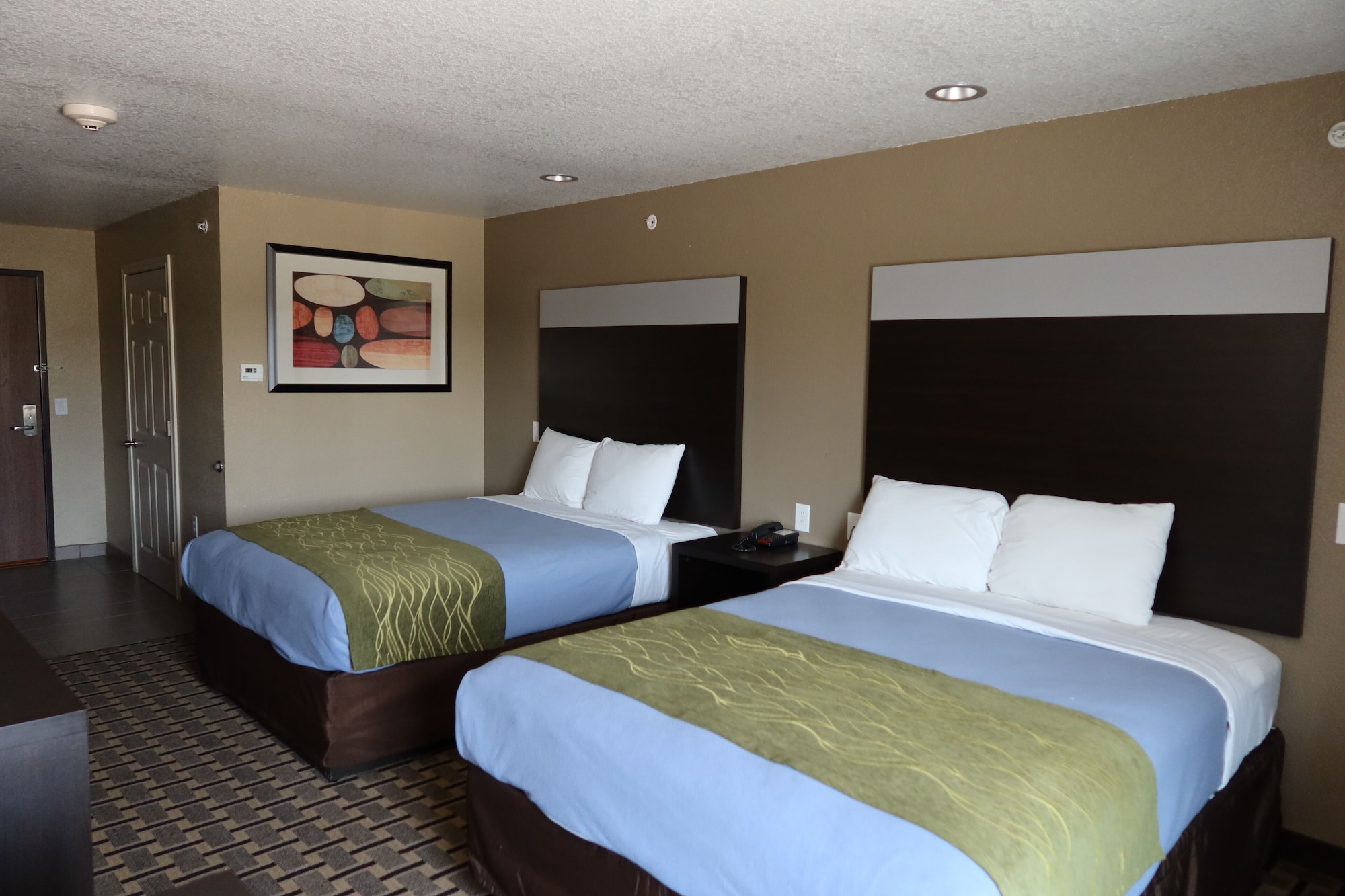 COMFORT, 2 QUEEN BEDS