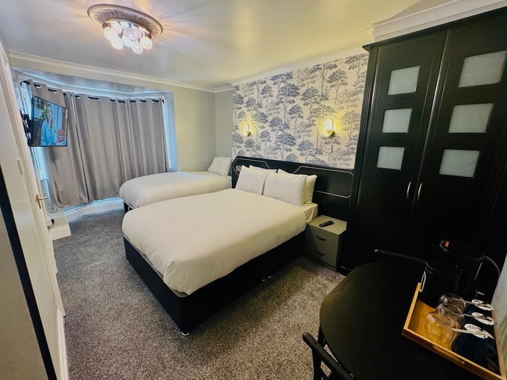Kirkdale Hotel 20/30