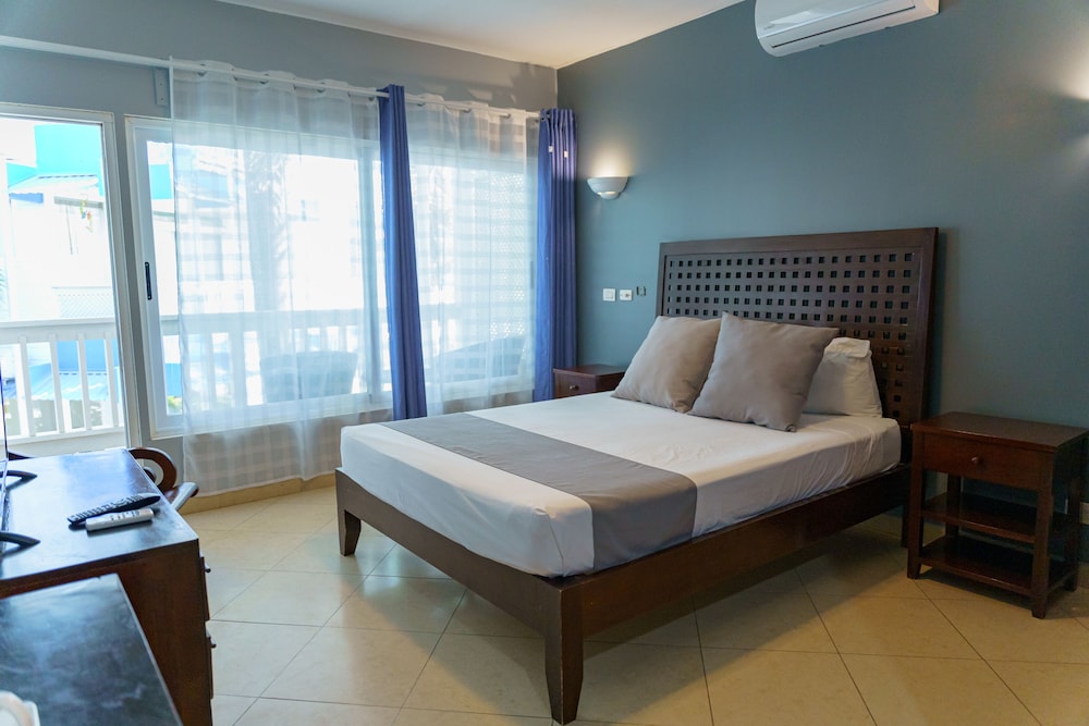 Hotel Santa Teresa 18/65