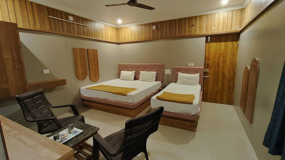 Hotel Govind Heights 10/40
