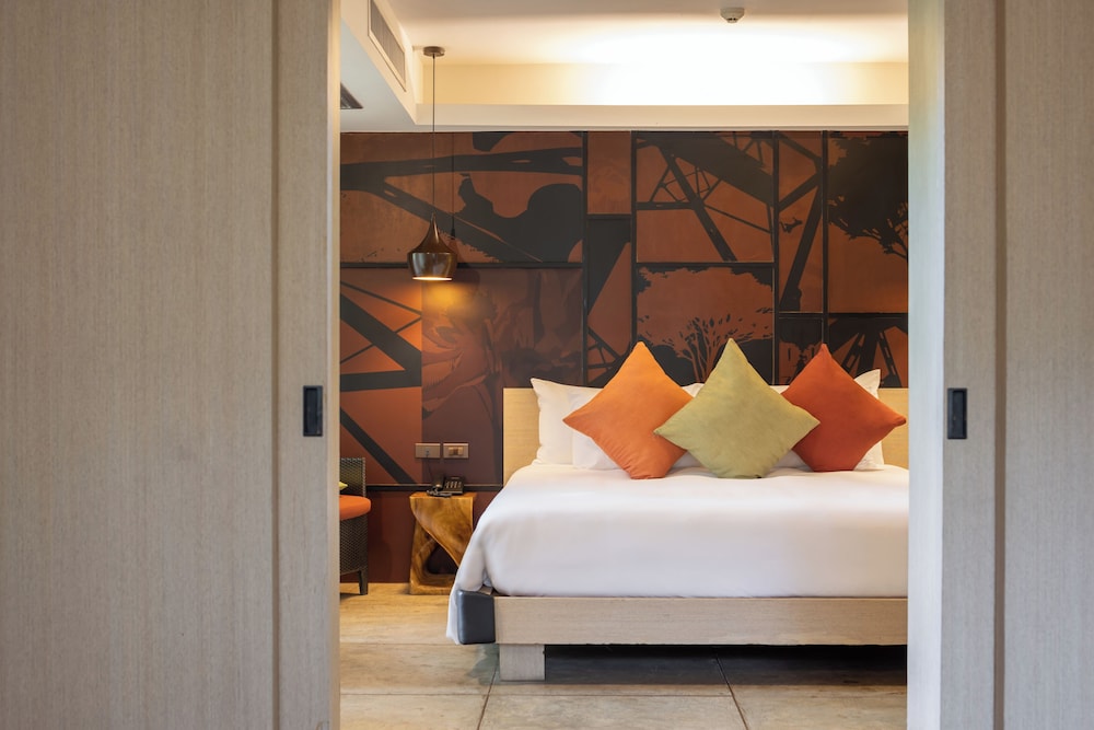 Suite, King Bed, Riverside, Bathtub