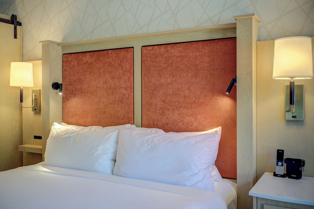 The Embers Hotel 25/50