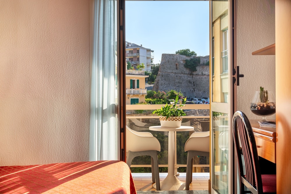 Hotel Careni Villa Italia 45/62