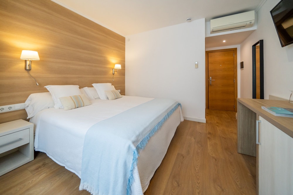 Hostal Menurka 18/50