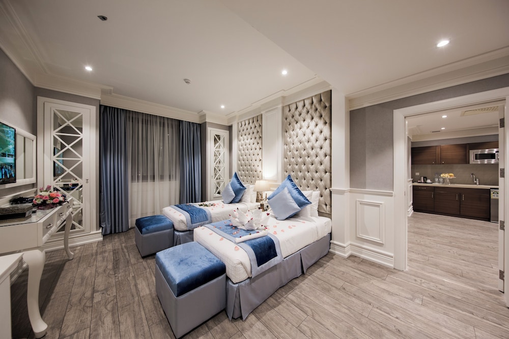 2 BEDROOMS, CONNECTING, DELUXE, TRIPLE