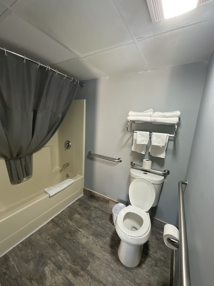 Senior, 2 Queen Beds، Peachtree Inn 2/2
