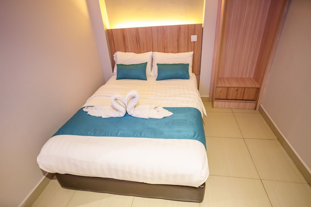 DELUXE, QUEEN BED