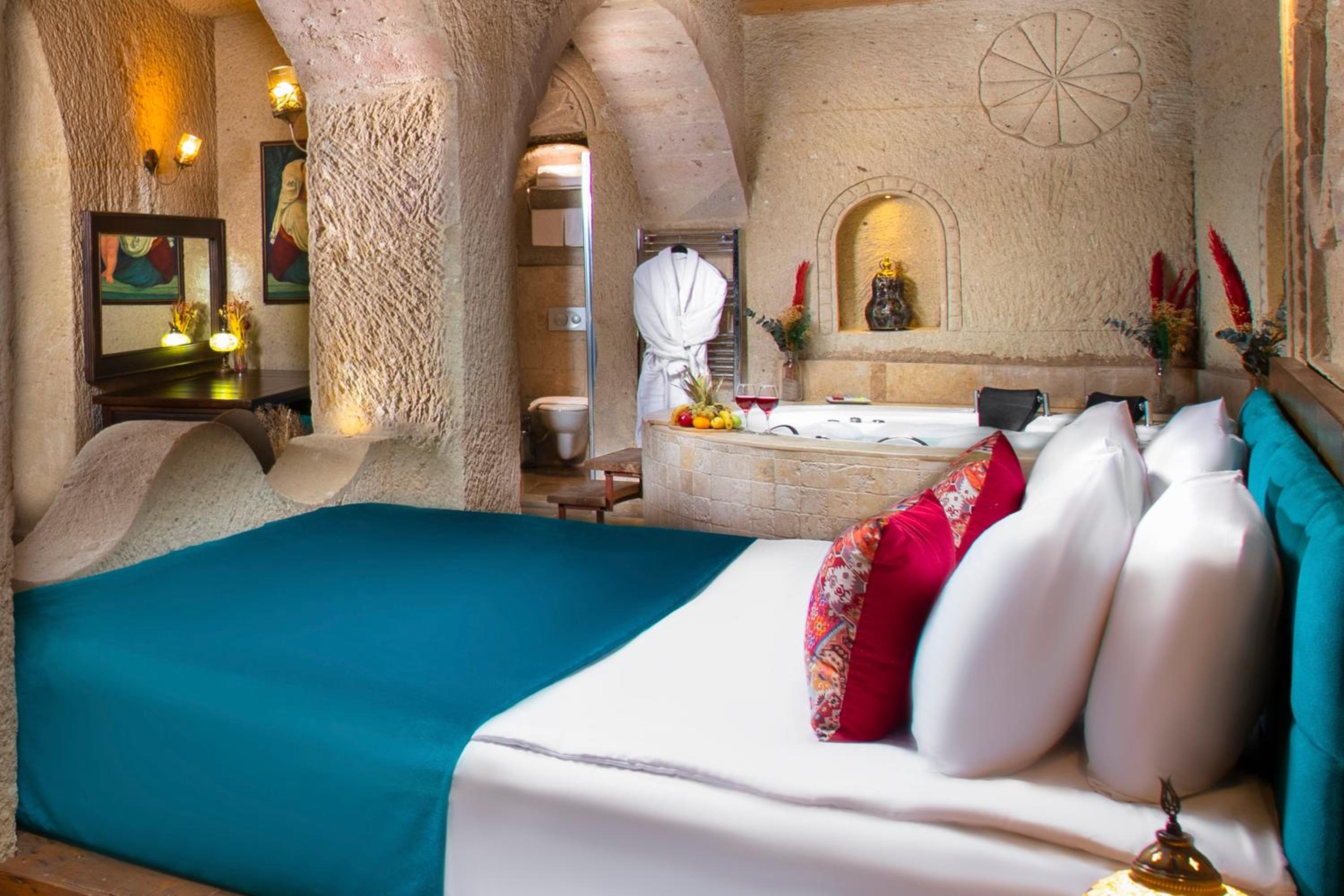 Cave, Royal, Suite