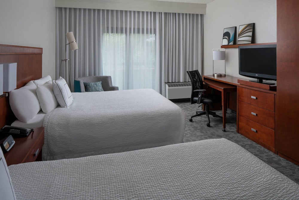Courtyard by Marriott Jacksonville at the Mayo Clinic Campus/Beaches 5/43