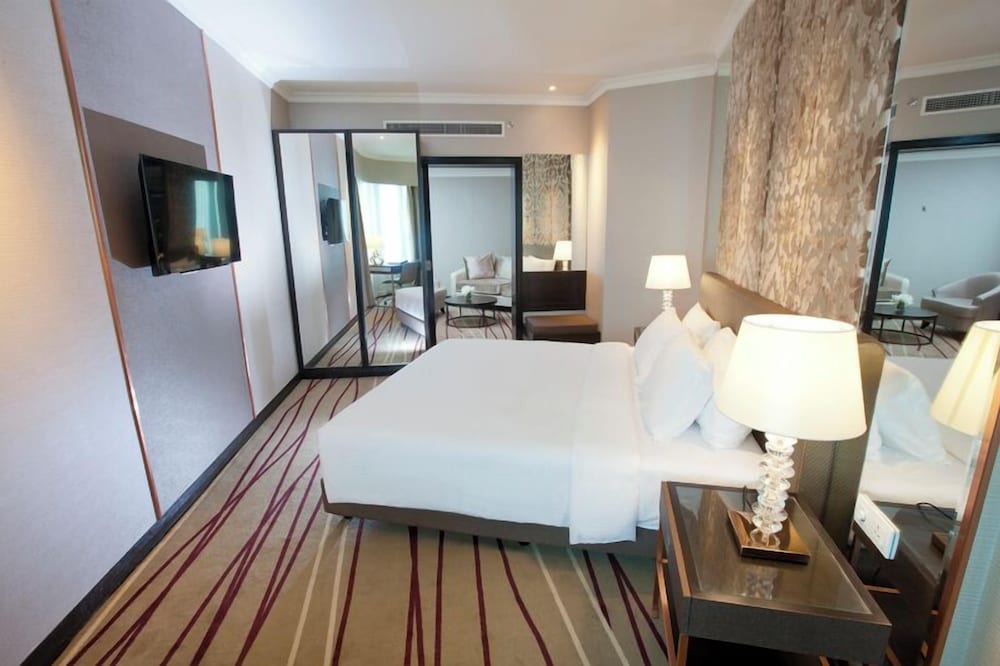DORSETT SUITE WITH CLUB ACCESS