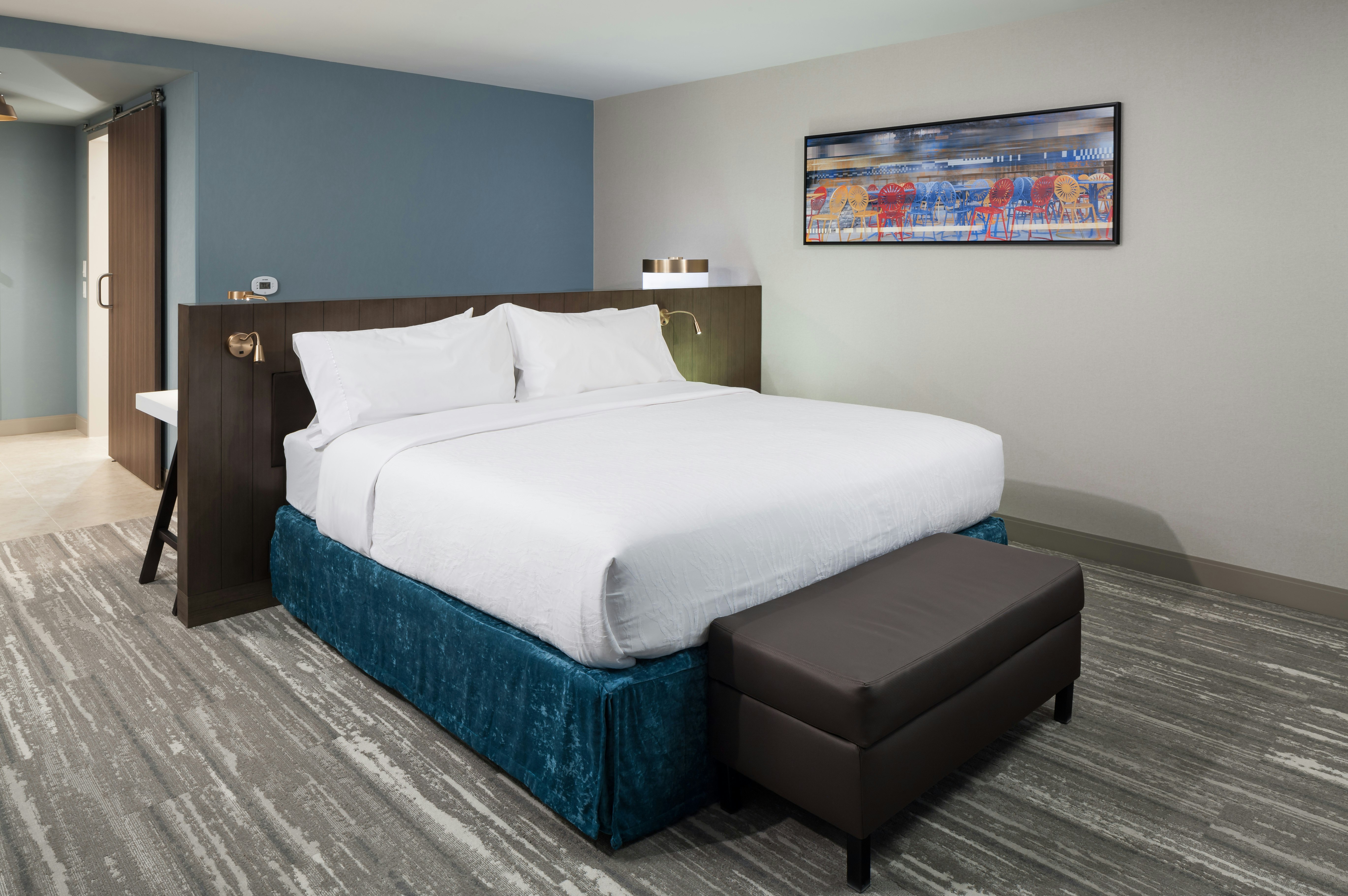 DELUXE, KING BED, ACCESSIBLE