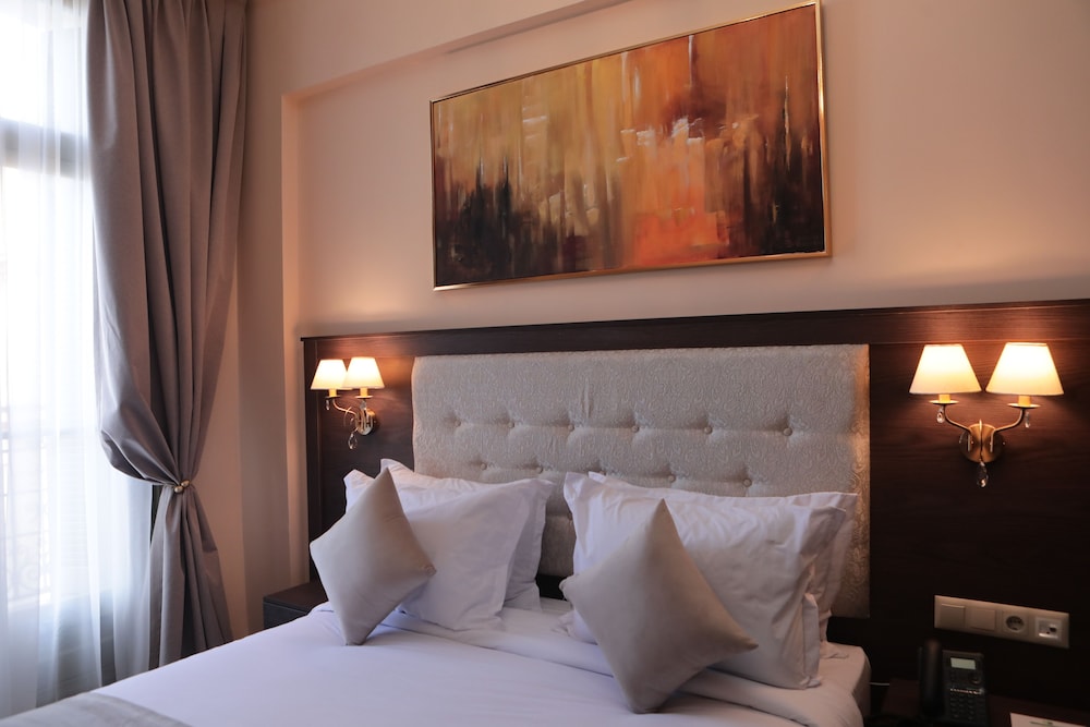 Grand Hotel Oran 12/26