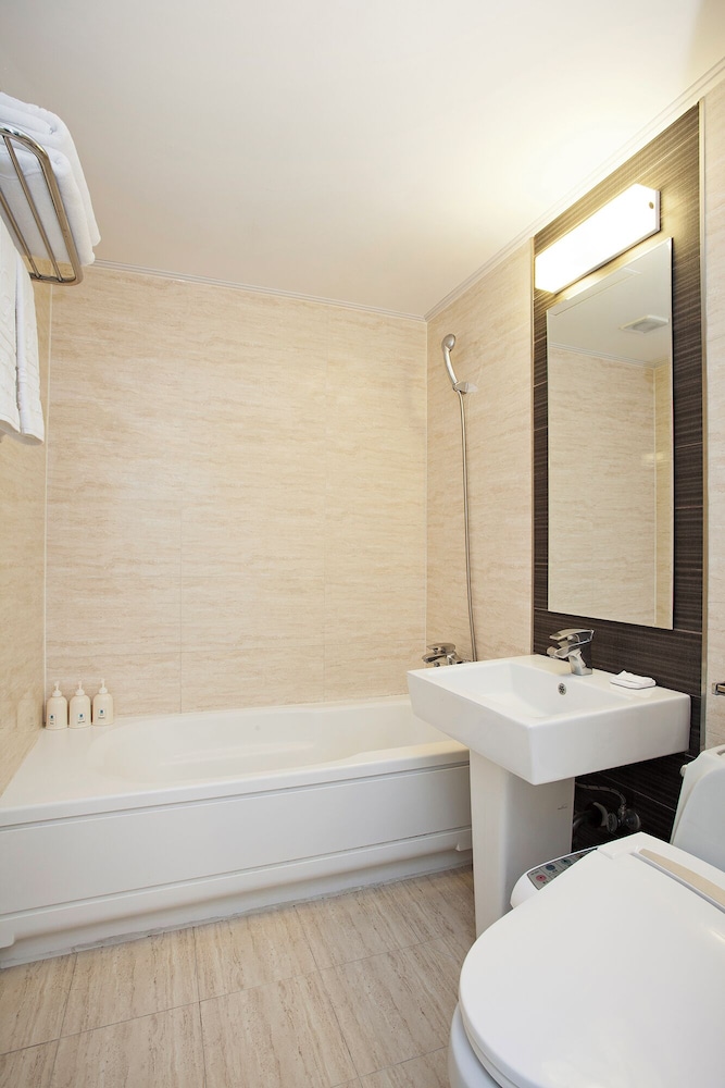 Song Jung Hotel 24/25